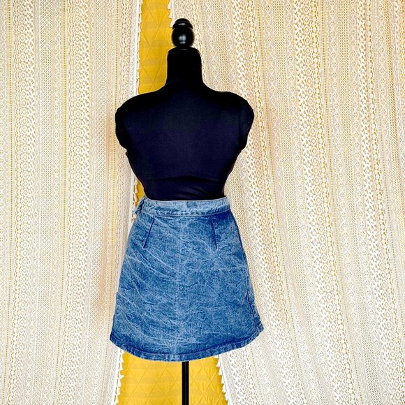 THE PEOPLE Vs. Acid Wash Denim Wrap Mini Skirt with Pockets | Size M | Retro Y2k - Picture 9 of 17